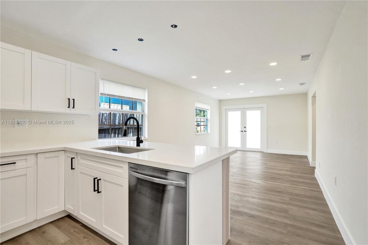 6220 NW 12th Ct, Sunrise, FL 33313 Photo