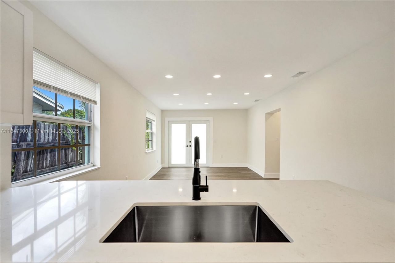 6220 NW 12th Ct, Sunrise, FL 33313 Photo