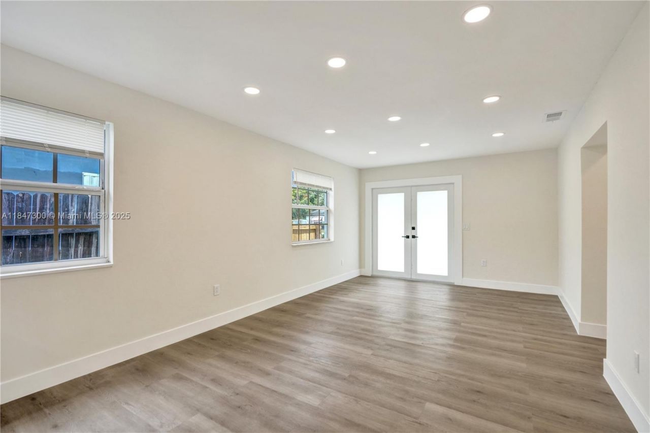 6220 NW 12th Ct, Sunrise, FL 33313 Photo