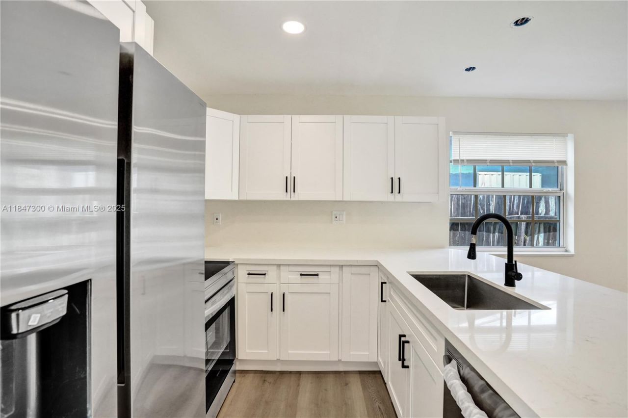 6220 NW 12th Ct, Sunrise, FL 33313 Photo