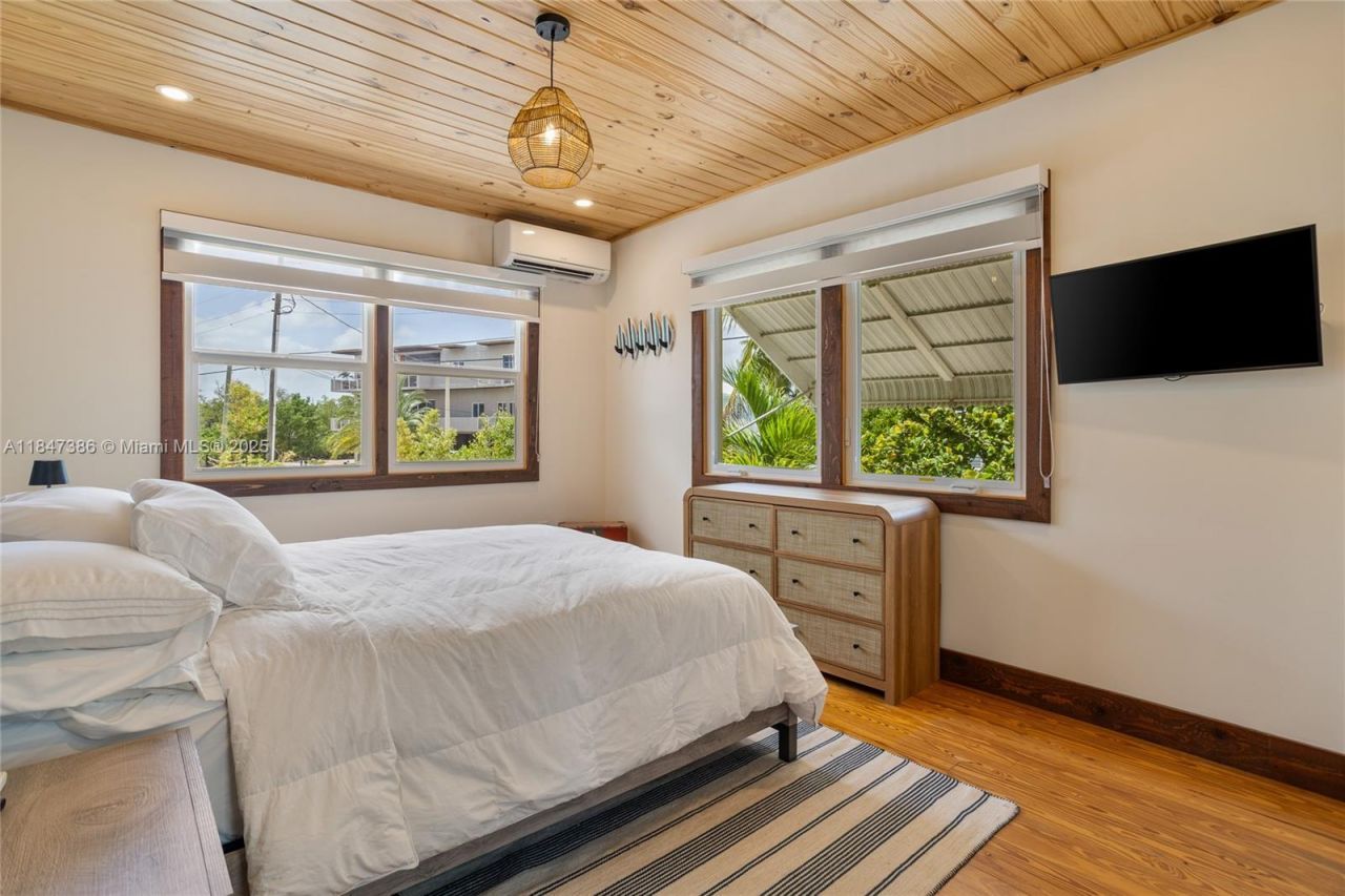 235 Tavernier Dr, Key Largo, FL 33070 Photo