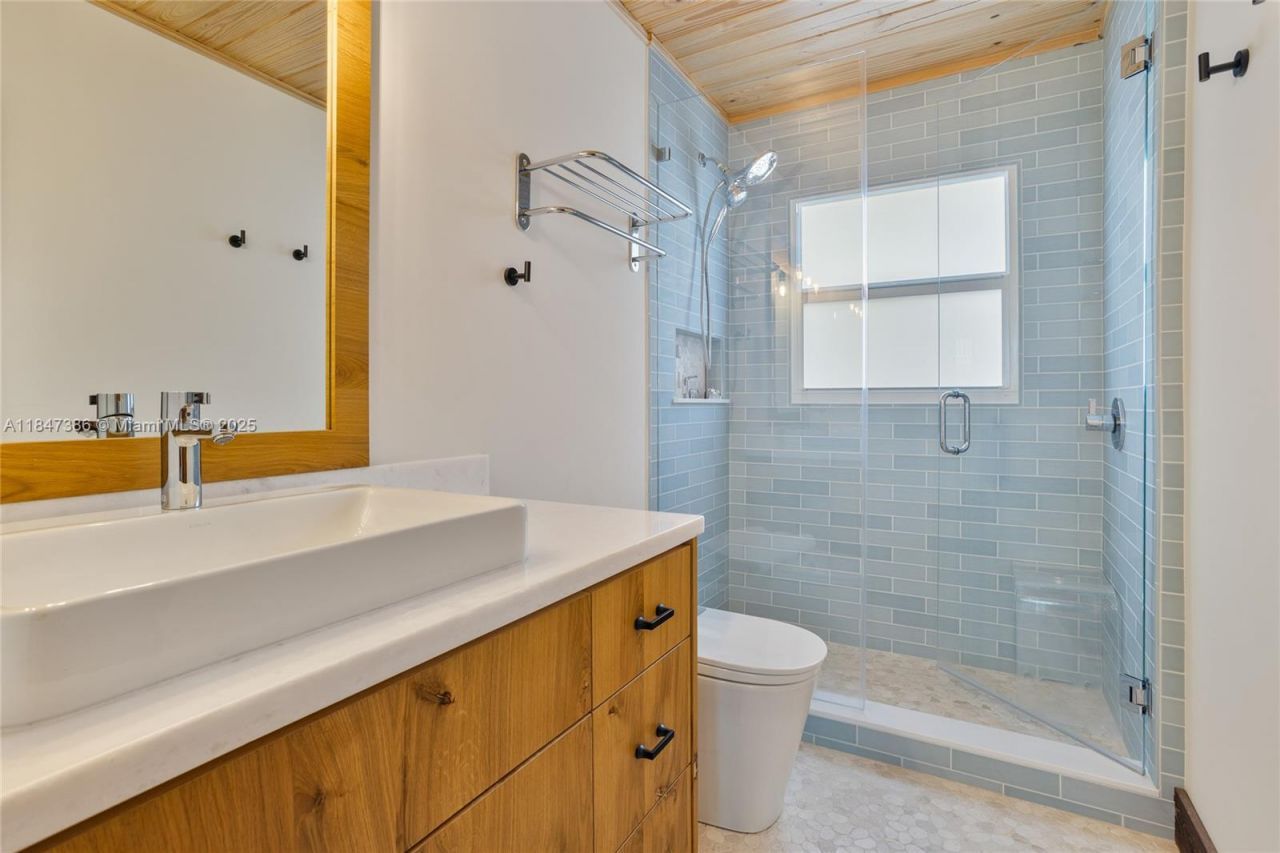 235 Tavernier Dr, Key Largo, FL 33070 Photo