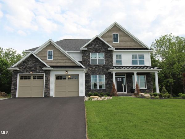 17 Wyatt's Way, Clifton Park, NY 12065