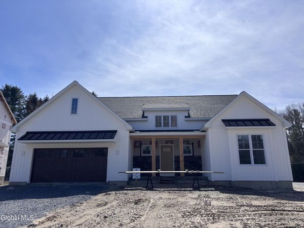 3 Wyatt's Way, Clifton Park, NY 12065