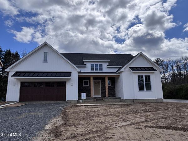 3 Wyatt's Way, Clifton Park, NY 12065