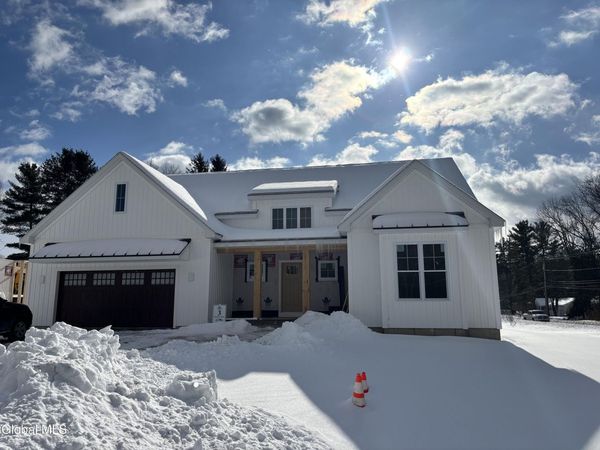 3 Wyatt's Way, Clifton Park, NY 12065