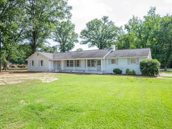 1501 Horseshoe Cir, Starkville, MS 39759