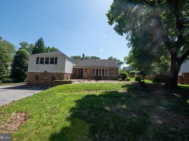 1612 E WILLOW GROVE AVENUE, GLENSIDE, PA 19038