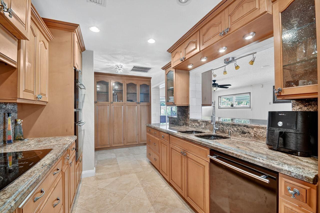 133 Greenbrier Drive, Palm Springs, FL 33461 Photo