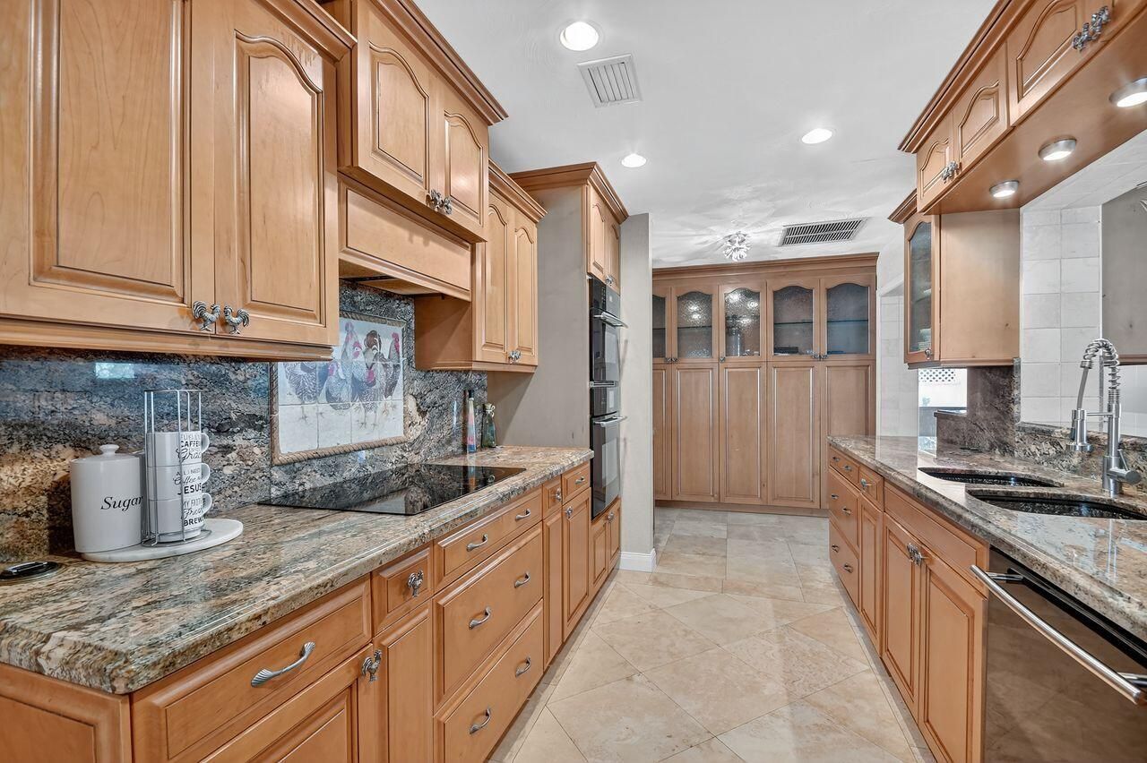 133 Greenbrier Drive, Palm Springs, FL 33461 Photo