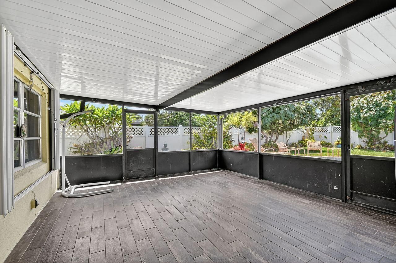 133 Greenbrier Drive, Palm Springs, FL 33461 Photo