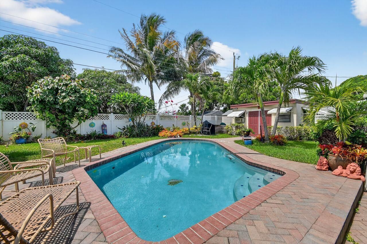 133 Greenbrier Drive, Palm Springs, FL 33461 Photo