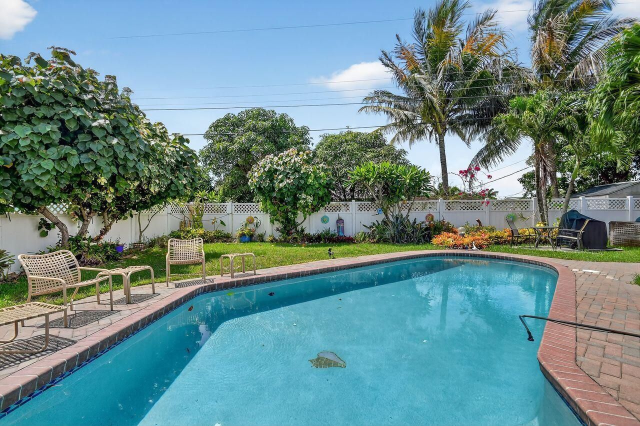 133 Greenbrier Drive, Palm Springs, FL 33461 Photo