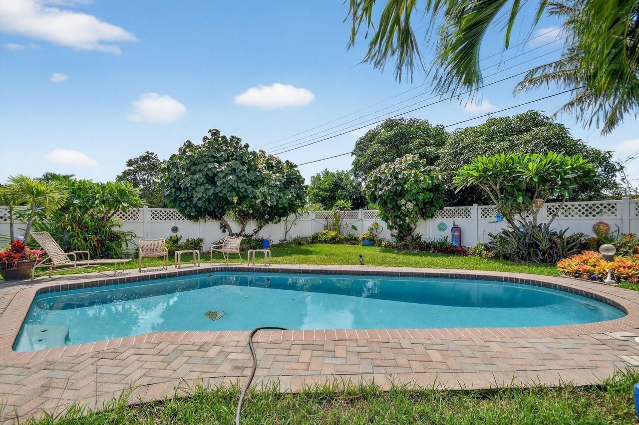 133 Greenbrier Drive, Palm Springs, FL 33461 Photo