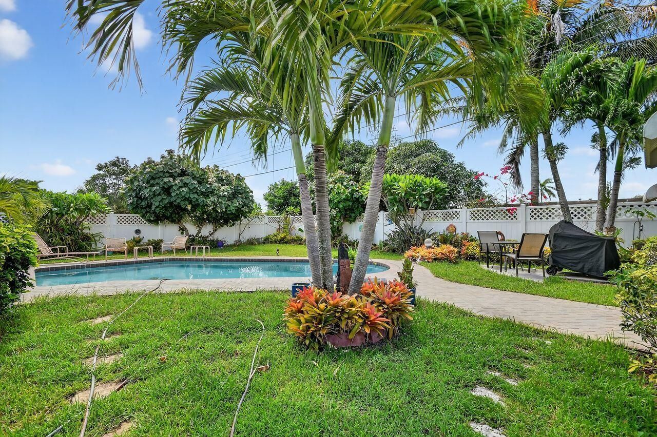 133 Greenbrier Drive, Palm Springs, FL 33461 Photo