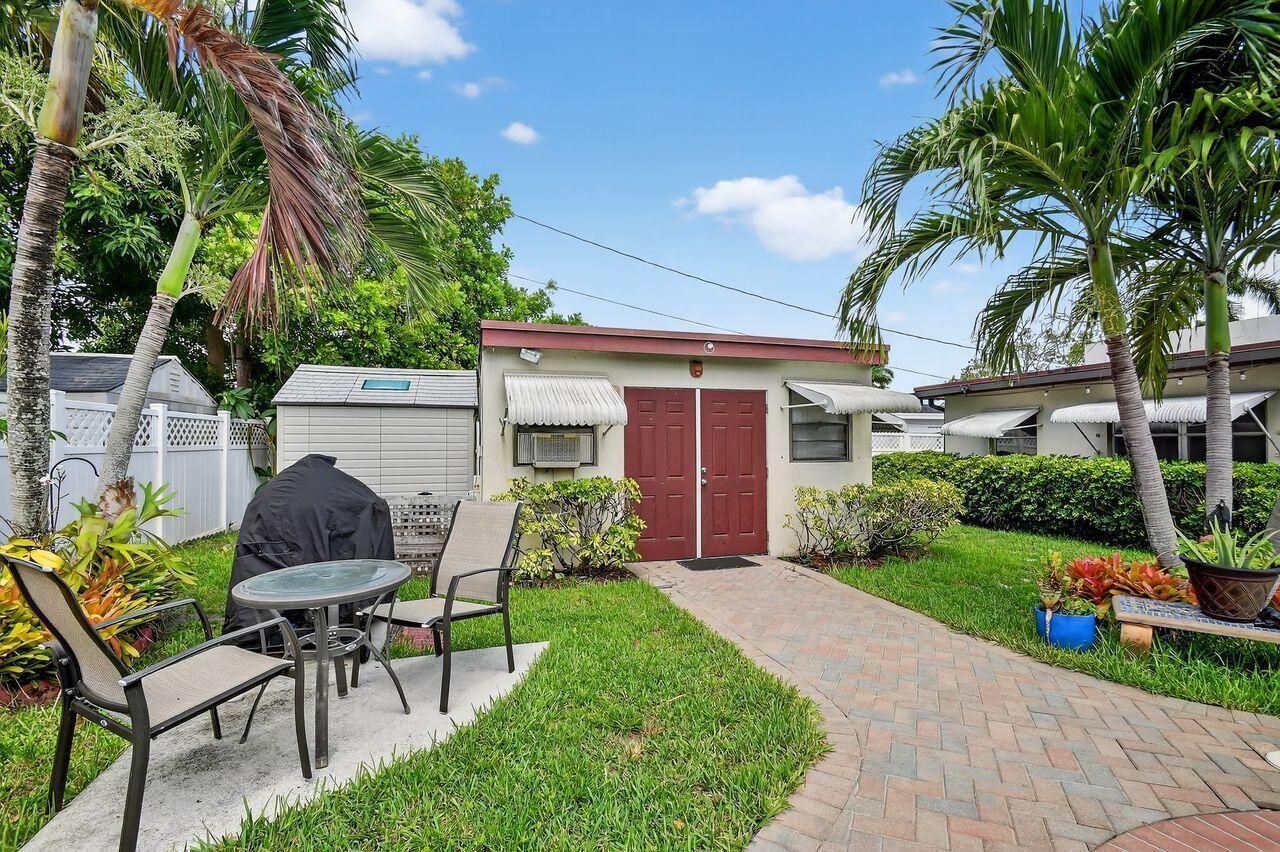 133 Greenbrier Drive, Palm Springs, FL 33461 Photo