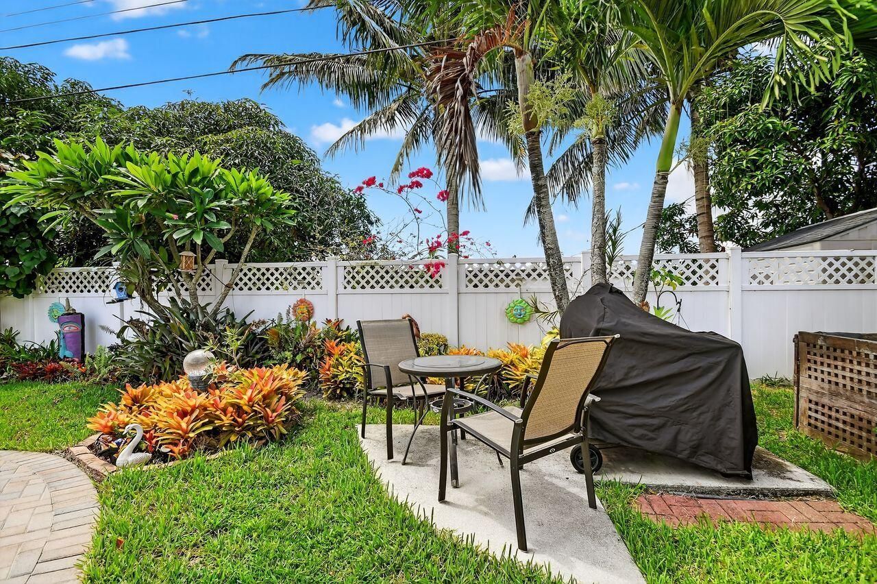 133 Greenbrier Drive, Palm Springs, FL 33461 Photo