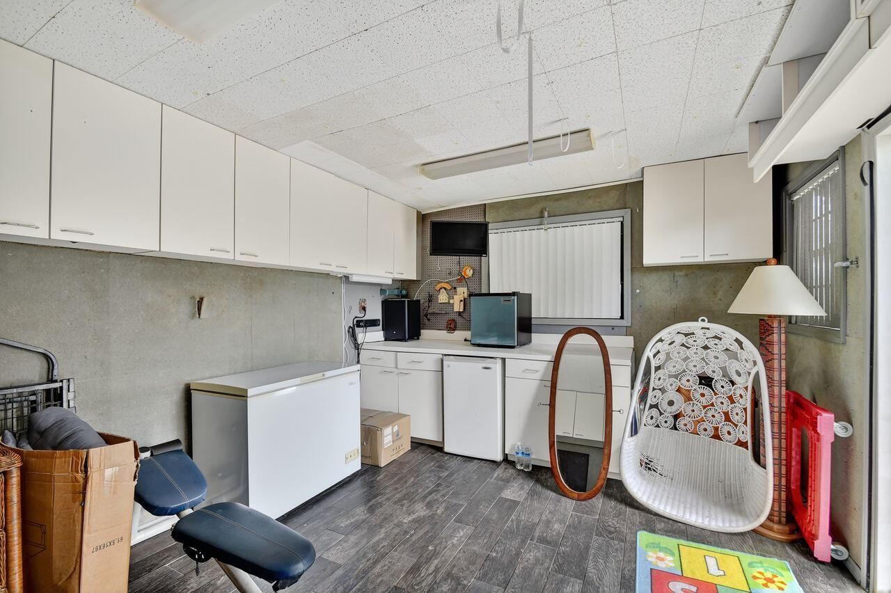 133 Greenbrier Drive, Palm Springs, FL 33461 Photo