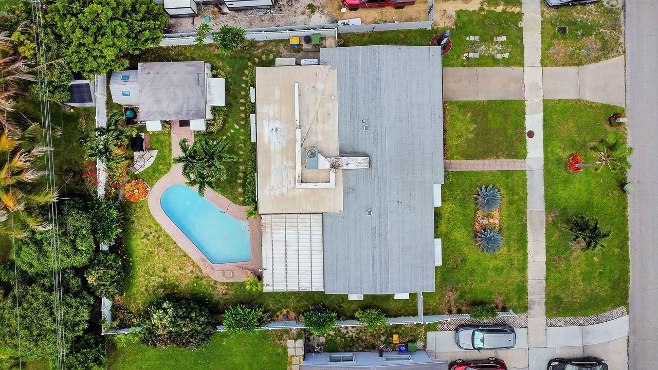 133 Greenbrier Drive, Palm Springs, FL 33461 Photo