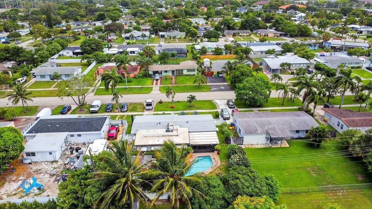 133 Greenbrier Drive, Palm Springs, FL 33461 Photo