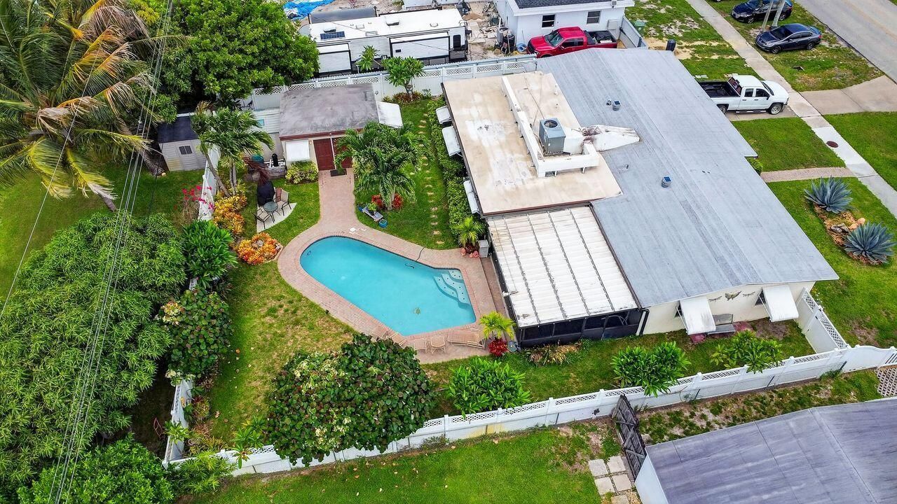 133 Greenbrier Drive, Palm Springs, FL 33461 Photo