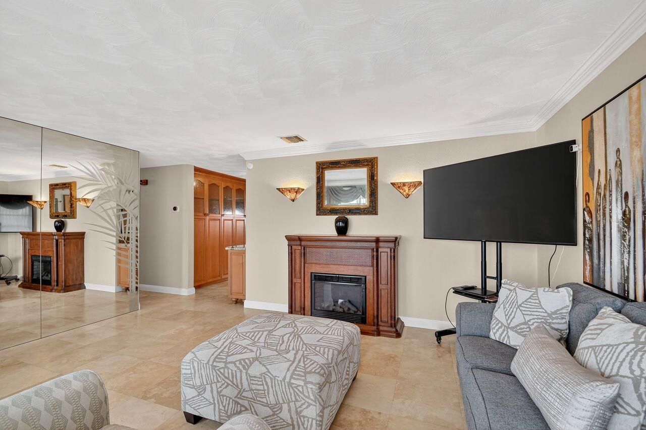 133 Greenbrier Drive, Palm Springs, FL 33461 Photo