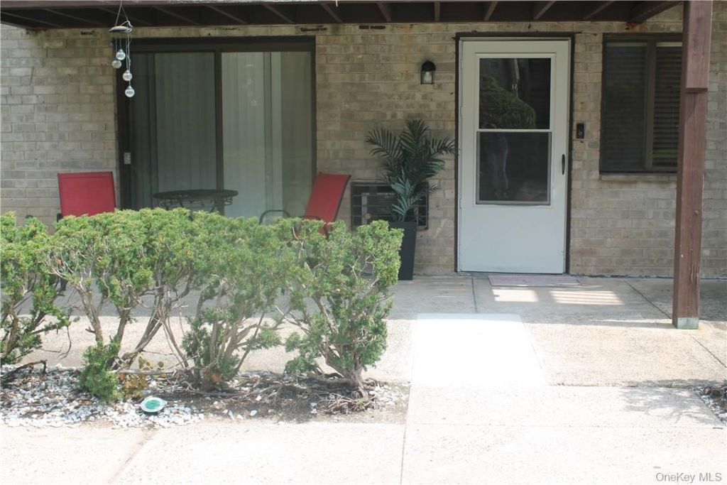 1 Secora Road, Unit B-17, Monsey, NY 10952 Main Photo