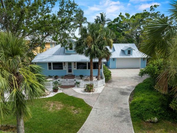 713 EAGLE POINT DRIVE, VENICE, FL 34285