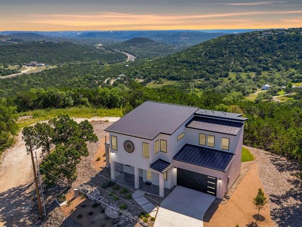 8621 Nina LN, Jonestown, TX 78645