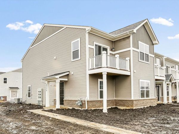 291 Kingsport Drive, South Elgin, IL 60177