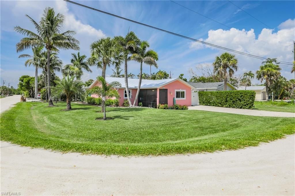 1657 Atlanta Plaza Dr, Sanibel, FL 33957 Photo