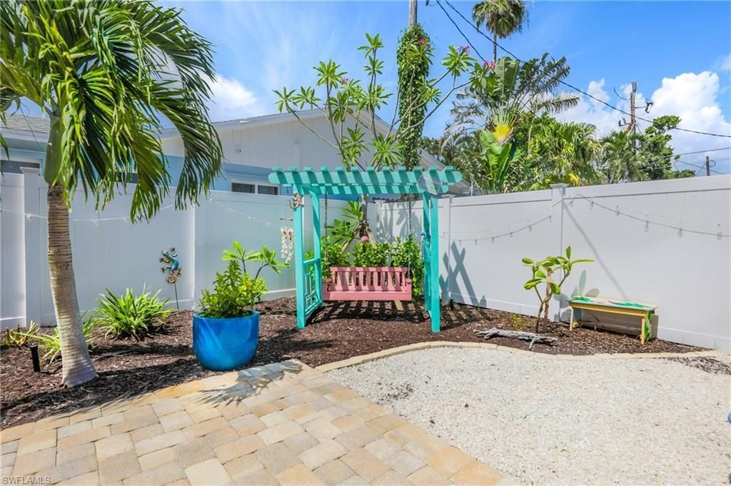 1657 Atlanta Plaza Dr, Sanibel, FL 33957 Photo