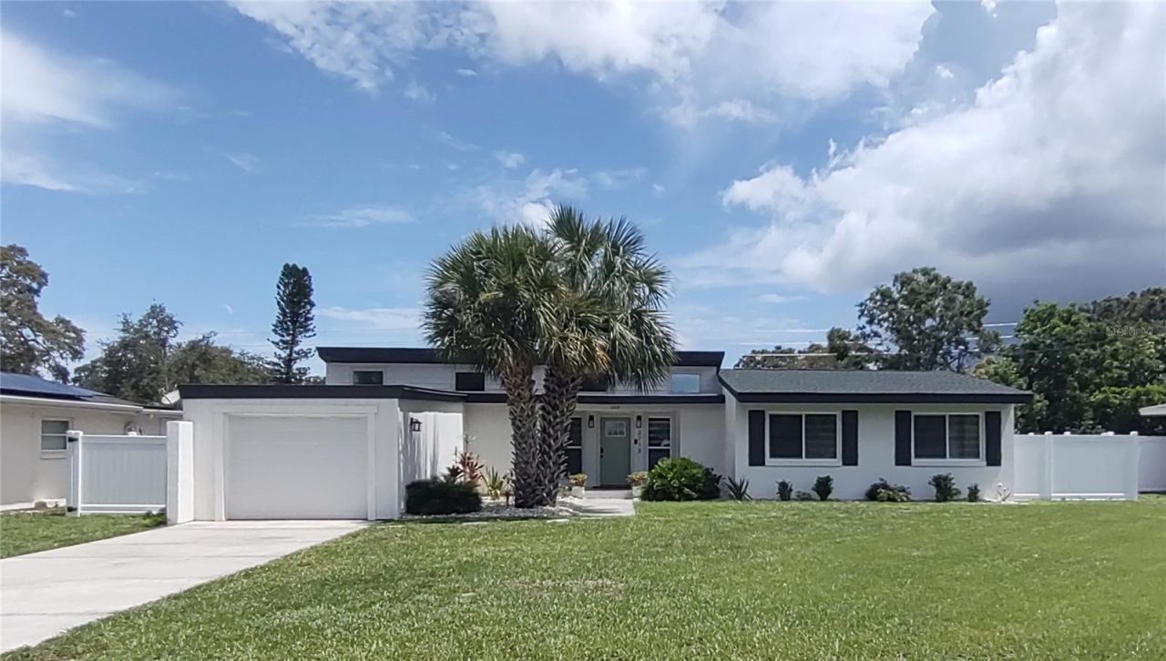 2713 Renatta Drive, Belleair Bluffs, FL 33770 Photo