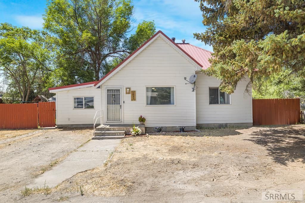 2031 Lawrence Lane, Blackfoot, ID 83221 Main Photo