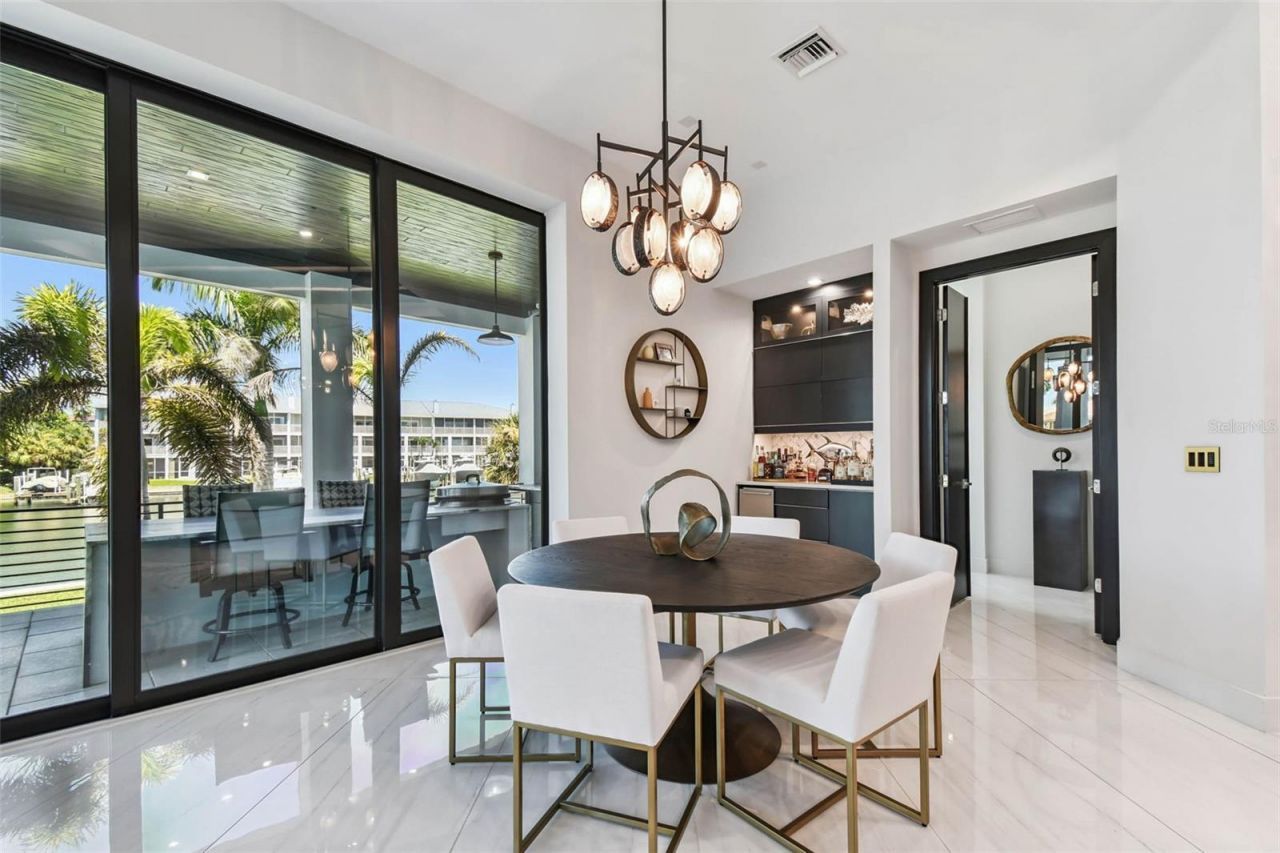 206 6th Street E, Tierra Verde, FL 33715 Photo