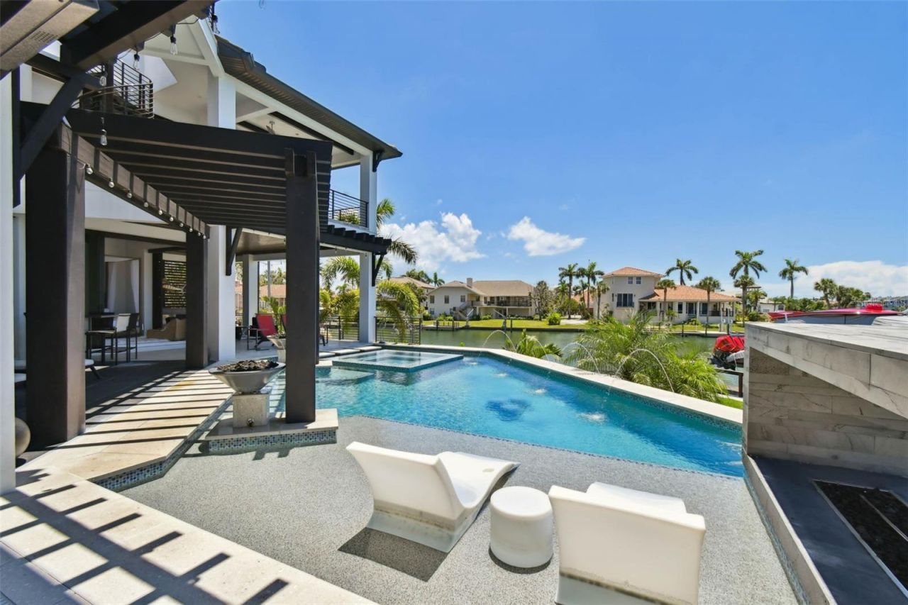 206 6th Street E, Tierra Verde, FL 33715 Photo