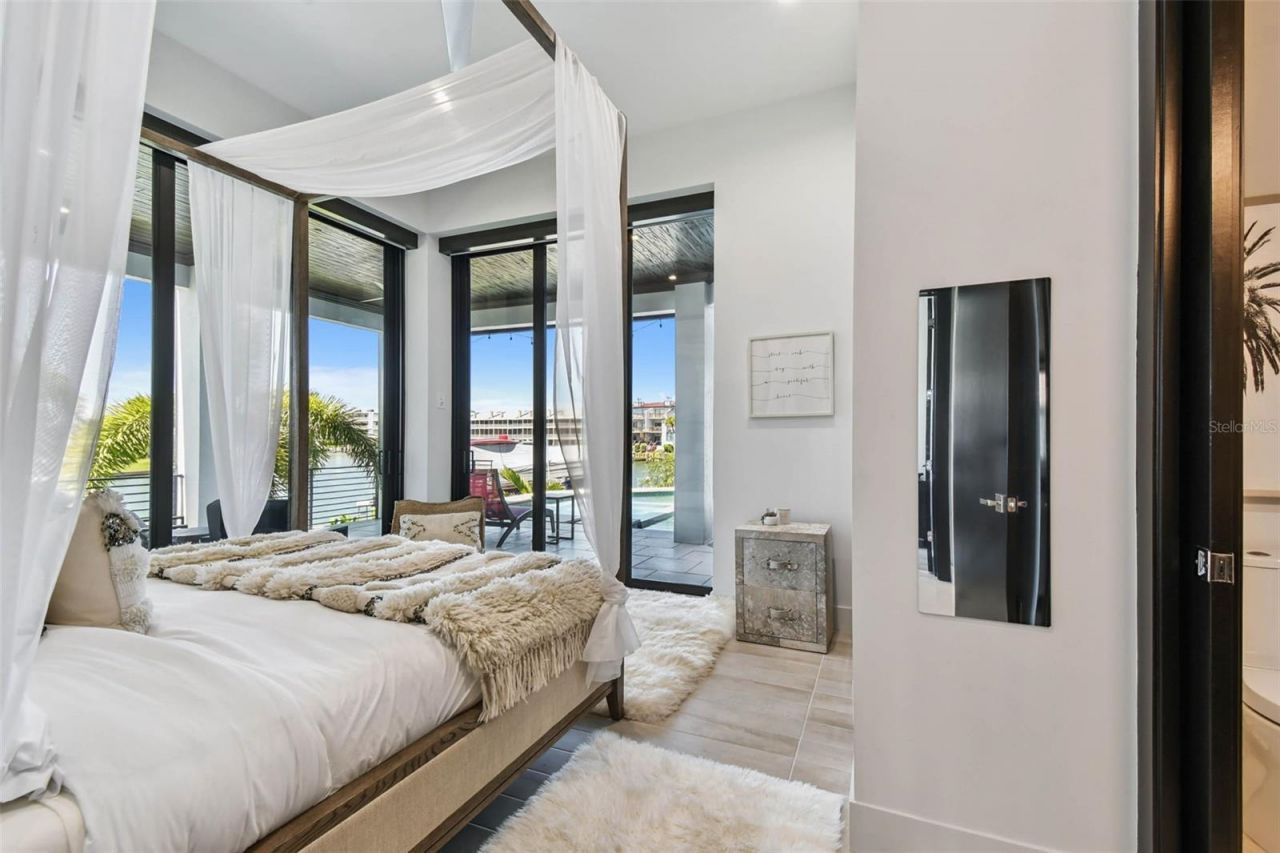 206 6th Street E, Tierra Verde, FL 33715 Photo