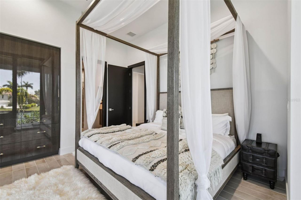 206 6th Street E, Tierra Verde, FL 33715 Photo