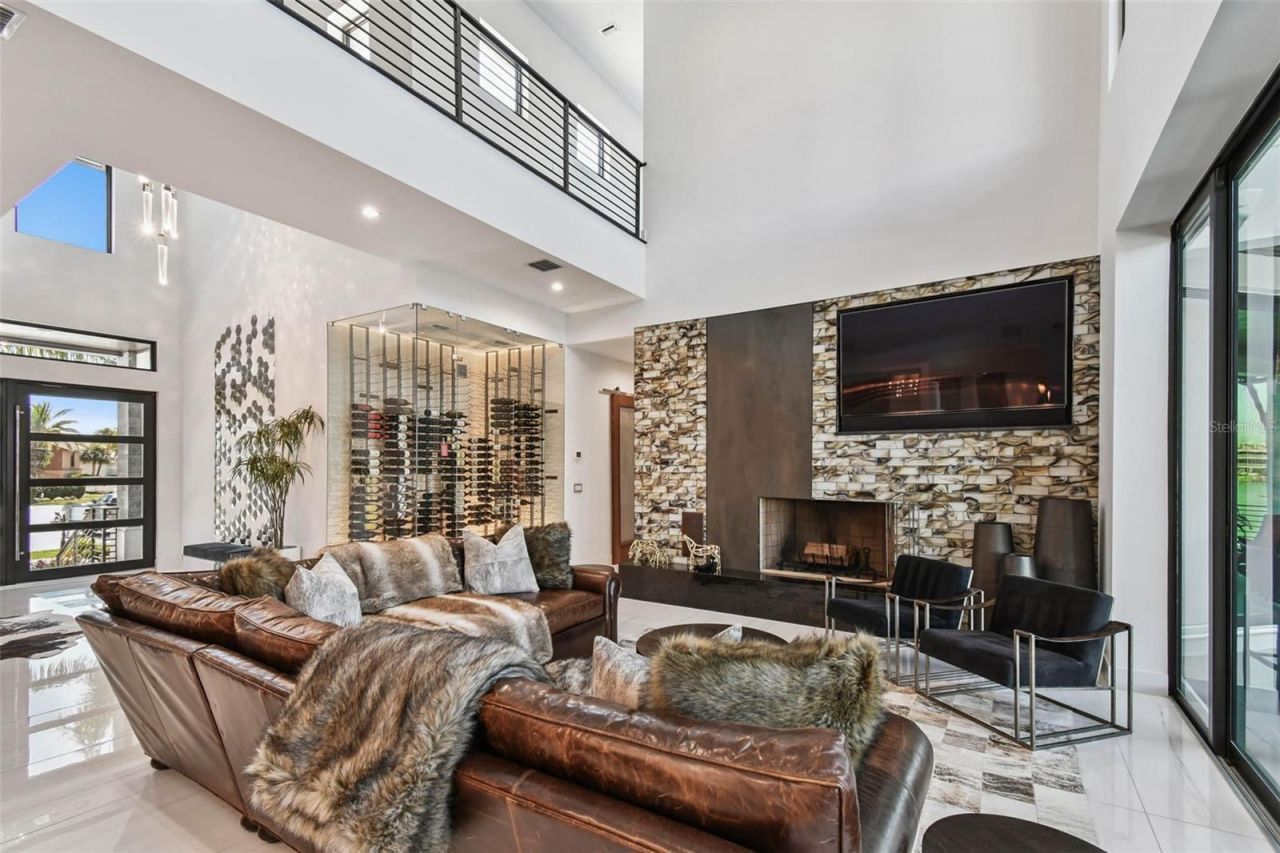 206 6th Street E, Tierra Verde, FL 33715 Photo