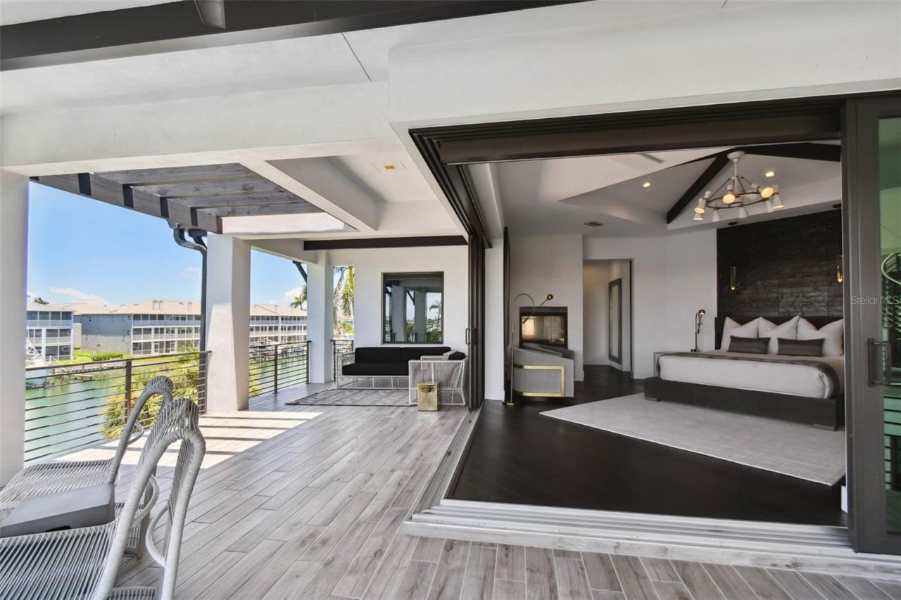 206 6th Street E, Tierra Verde, FL 33715 Photo