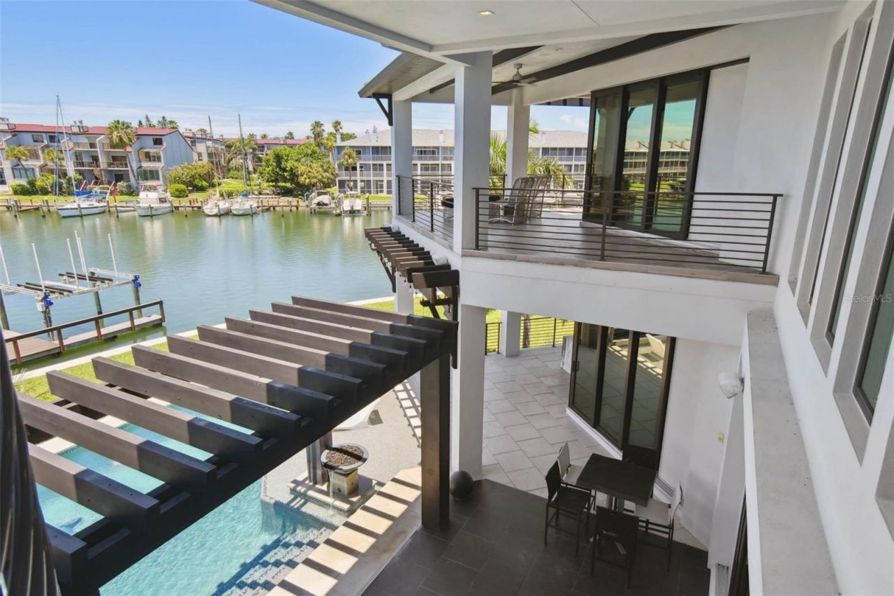 206 6th Street E, Tierra Verde, FL 33715 Photo