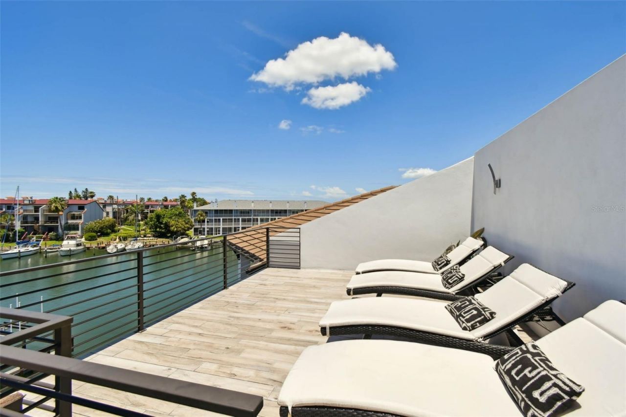 206 6th Street E, Tierra Verde, FL 33715 Photo