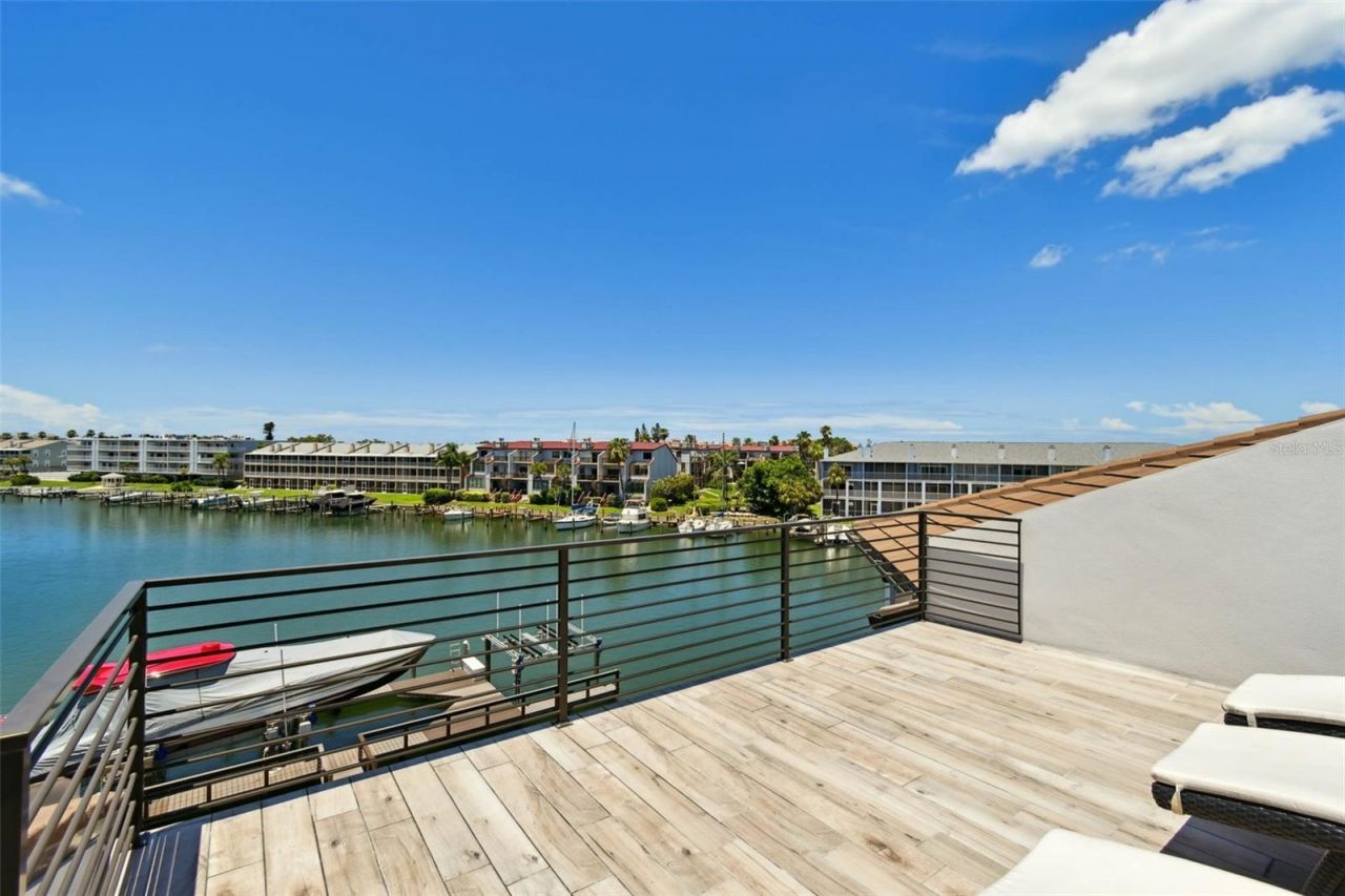 206 6th Street E, Tierra Verde, FL 33715 Photo