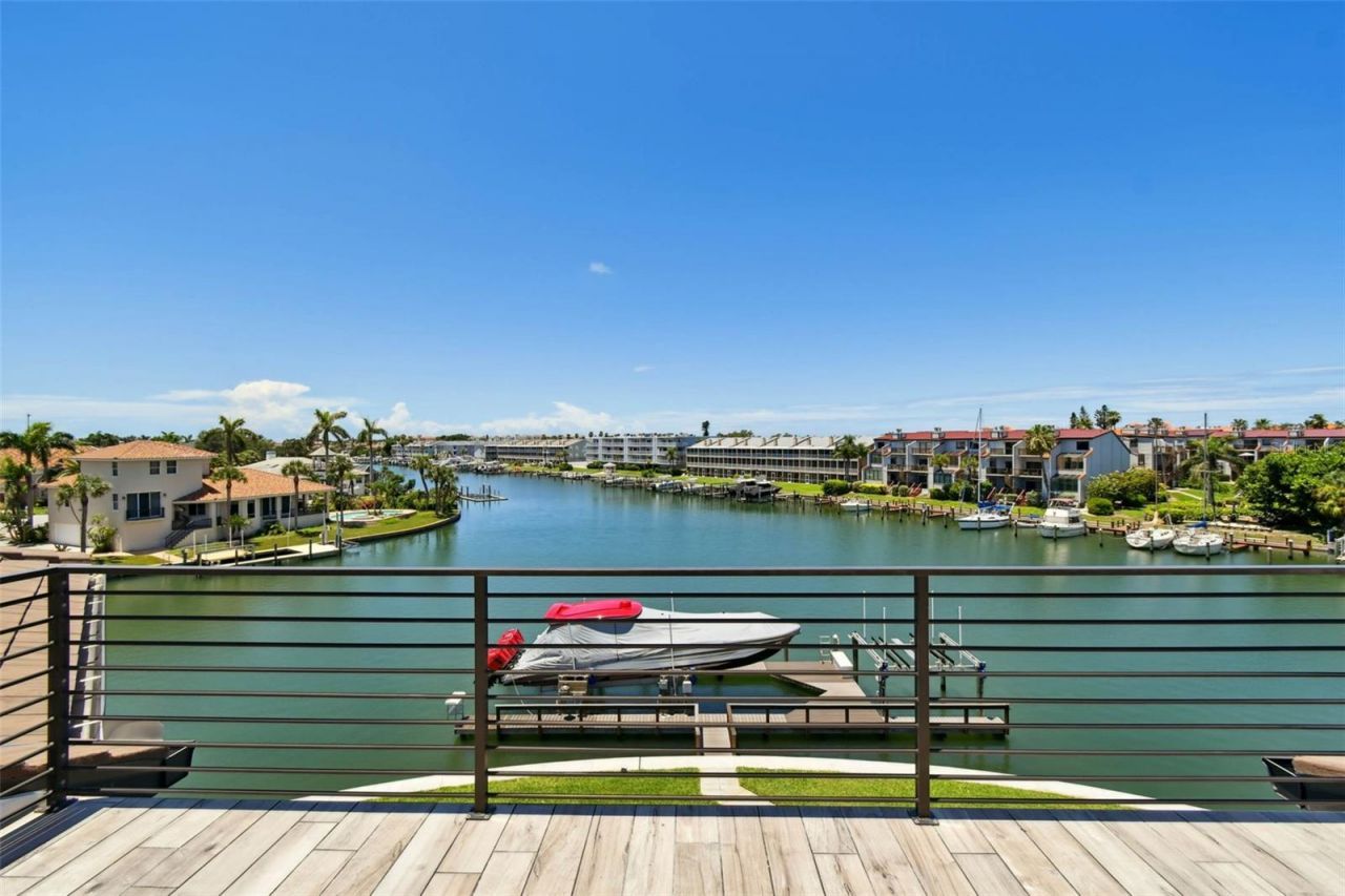 206 6th Street E, Tierra Verde, FL 33715 Photo