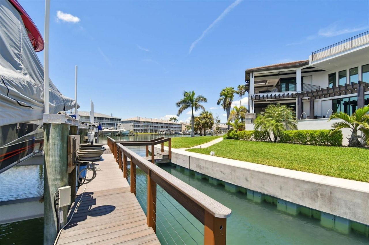 206 6th Street E, Tierra Verde, FL 33715 Photo