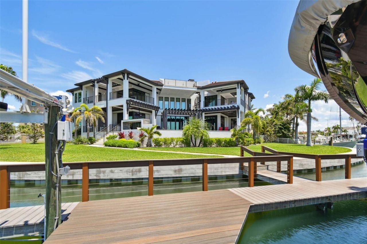 206 6th Street E, Tierra Verde, FL 33715 Photo