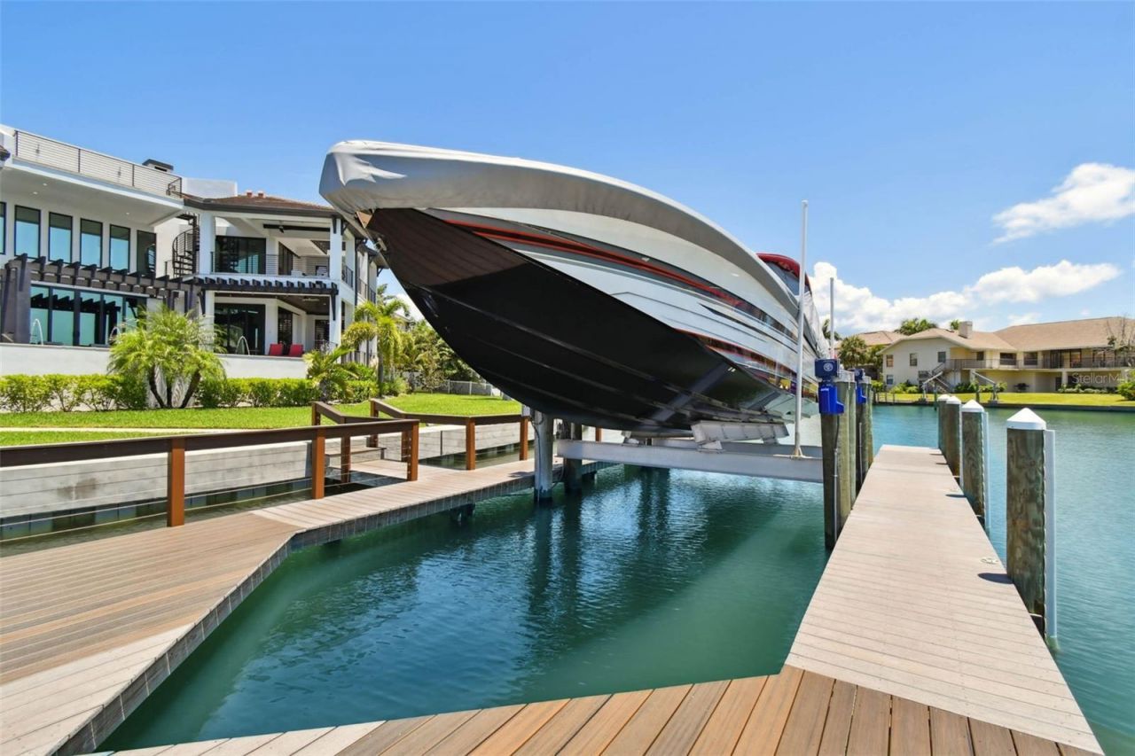 206 6th Street E, Tierra Verde, FL 33715 Photo