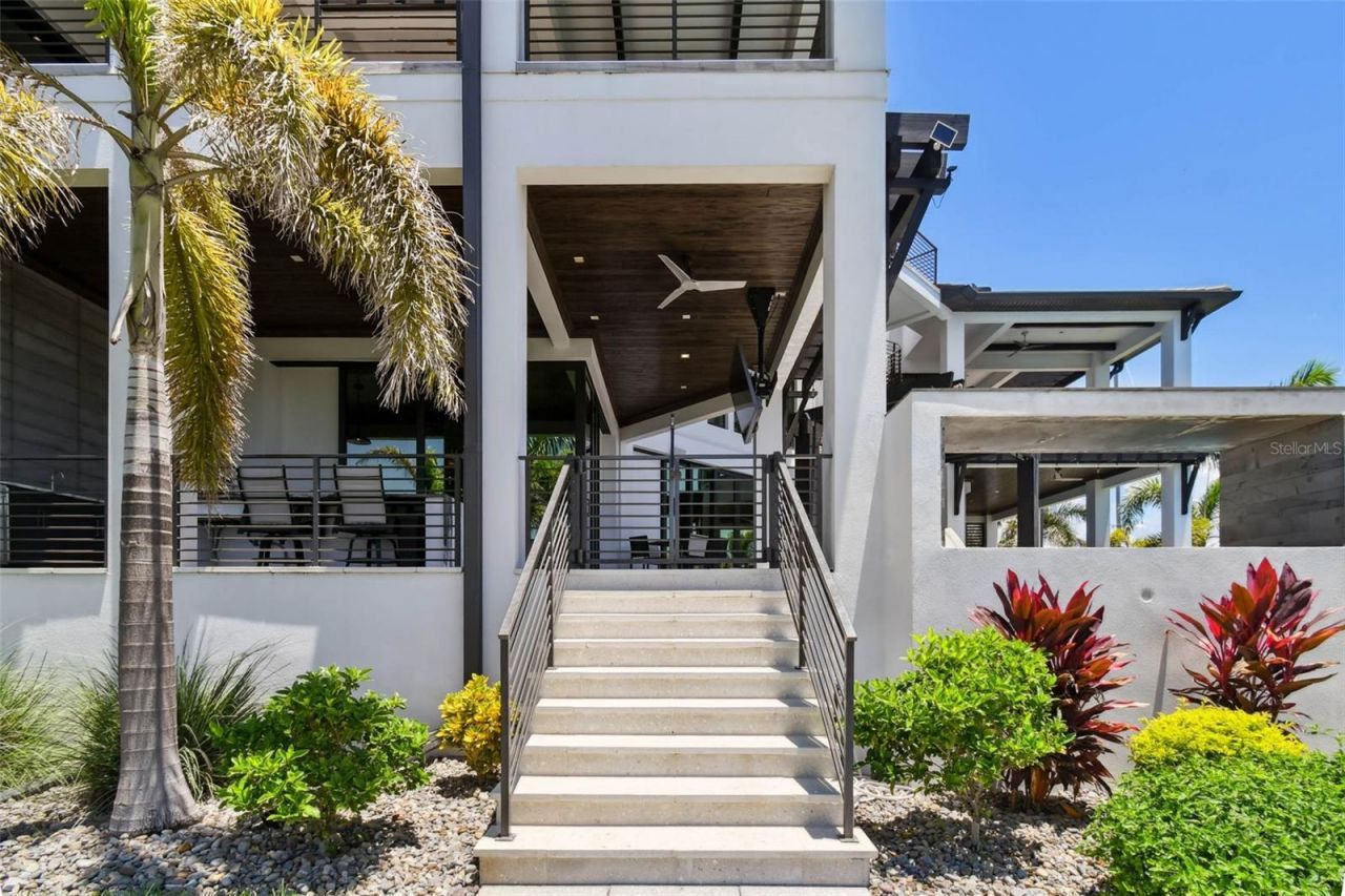 206 6th Street E, Tierra Verde, FL 33715 Photo