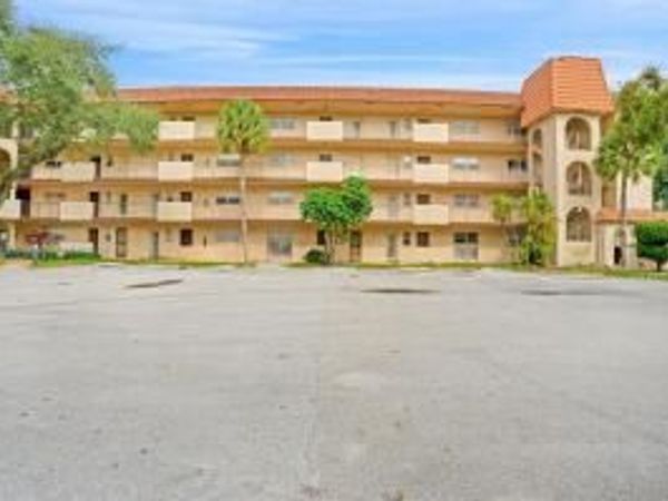 6200 S Falls Cir Drive, Unit 310, Lauderhill, FL 33319