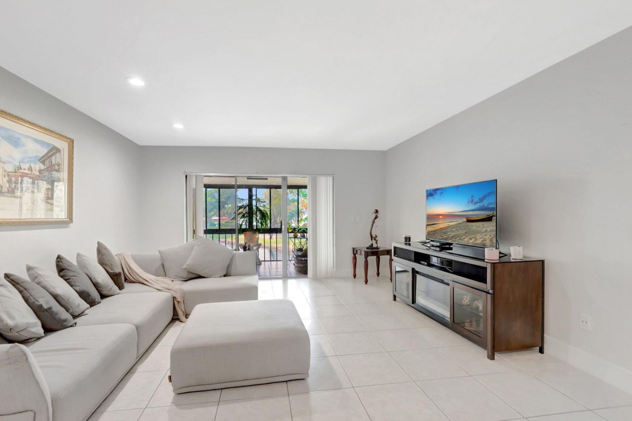 21214 Lago Circle, Unit 8f, Boca Raton, FL 33433 Photo